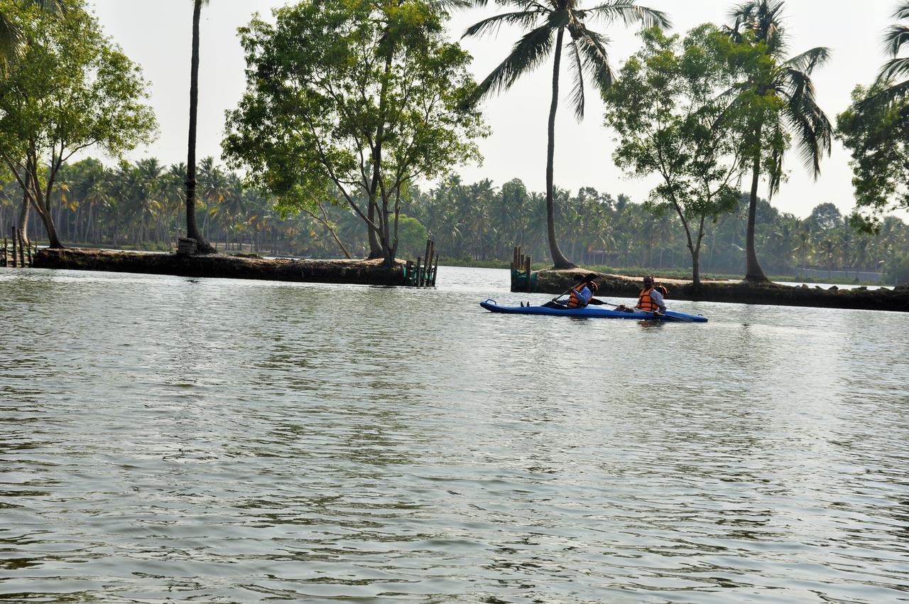 Lake Palace Trivandrum Hotel Vettutura Exterior photo