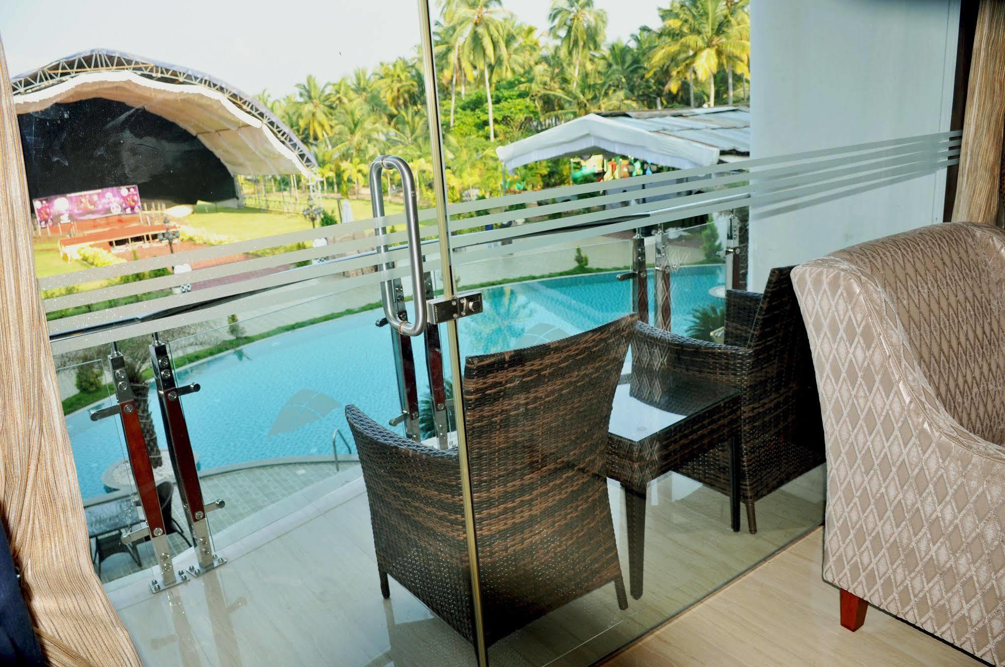 Lake Palace Trivandrum Vettutura Exterior photo