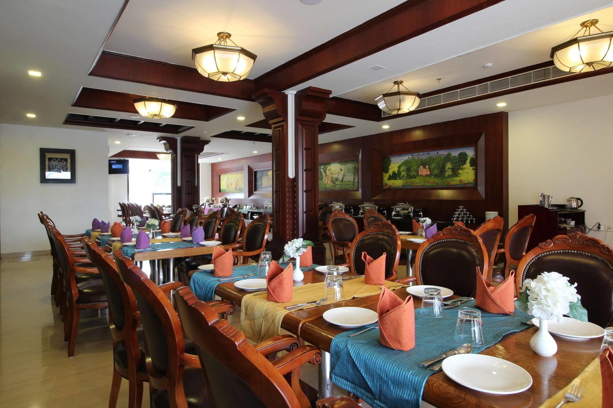 Lake Palace Trivandrum Vettutura Exterior photo